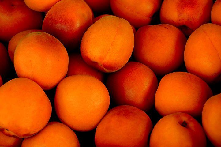 Fruits name - apricots
