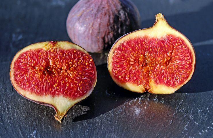 Fruits name in Bengali - Figs
